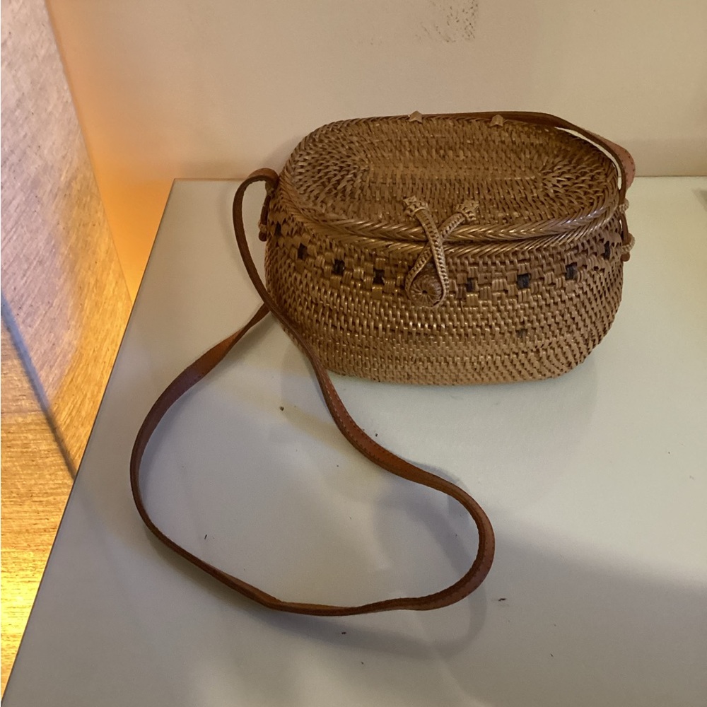 Natural Brown Woven Crossbody Bag with Circular Shape and Leather Strap